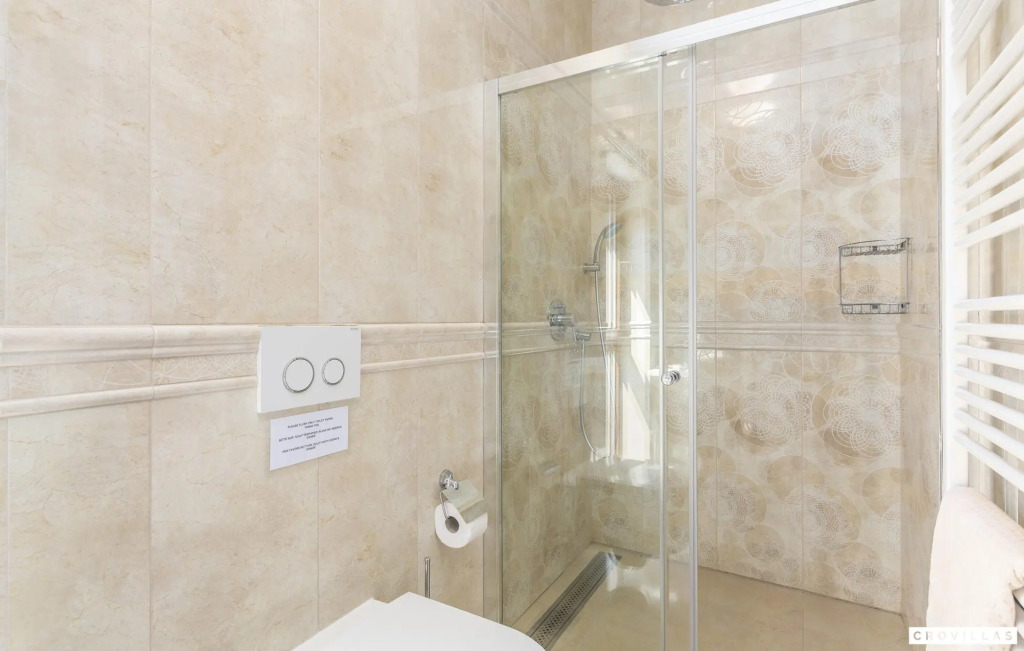 Happy in Fazana with 5 bedrooms and 1 bathrooms