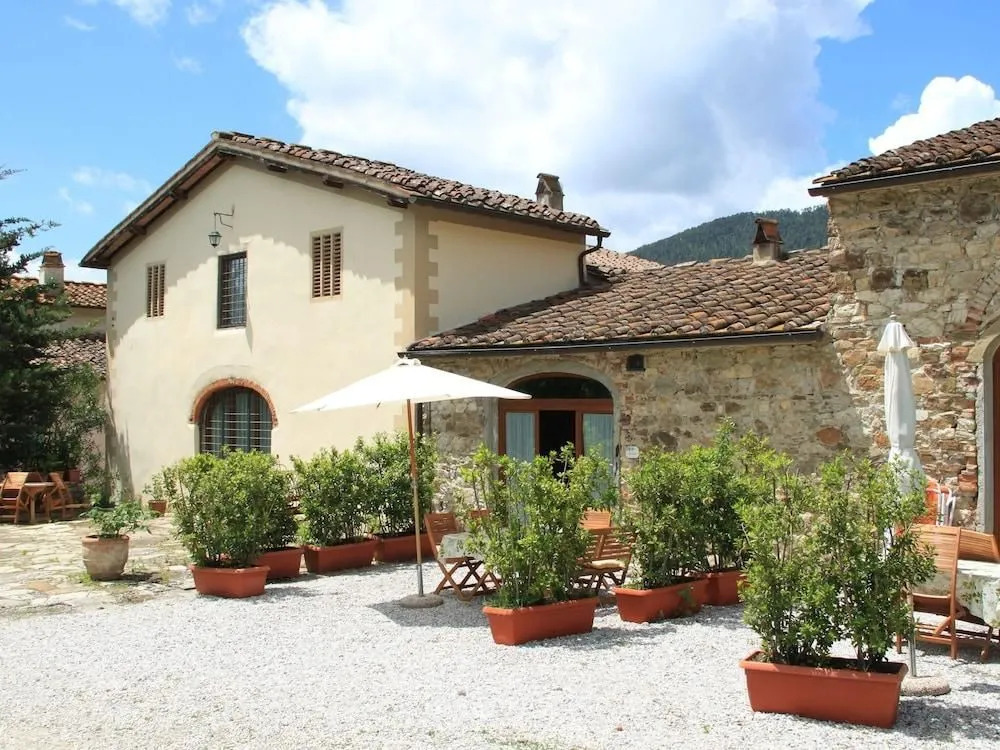 Idyllic Tuscan Hideaway with Pool and spa
