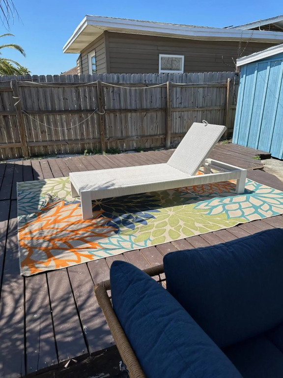 Unique 2 bedroom Home - Walk to Beach