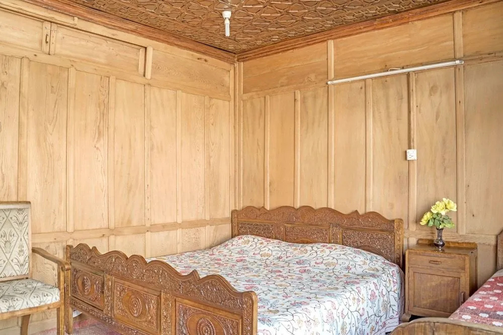 GuestHouser 1 BR Houseboat 1fda