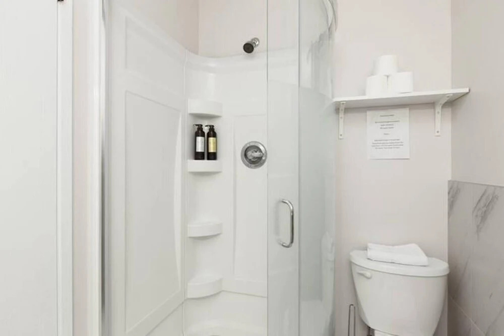 Huge 4 Bedroom Upper Suite