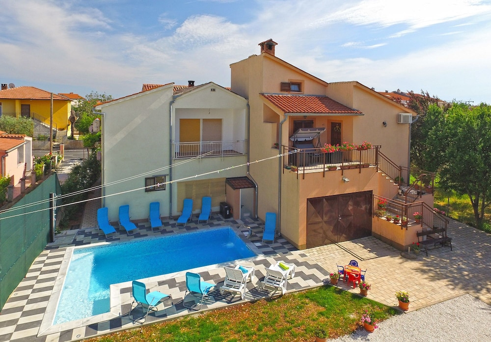 Apartment 623