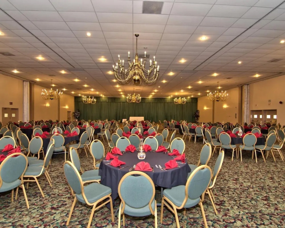 Econo Lodge Conference Center