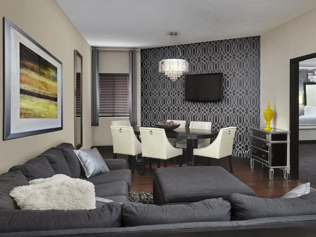 Four Points by Sheraton Hotel & Suites Calgary West