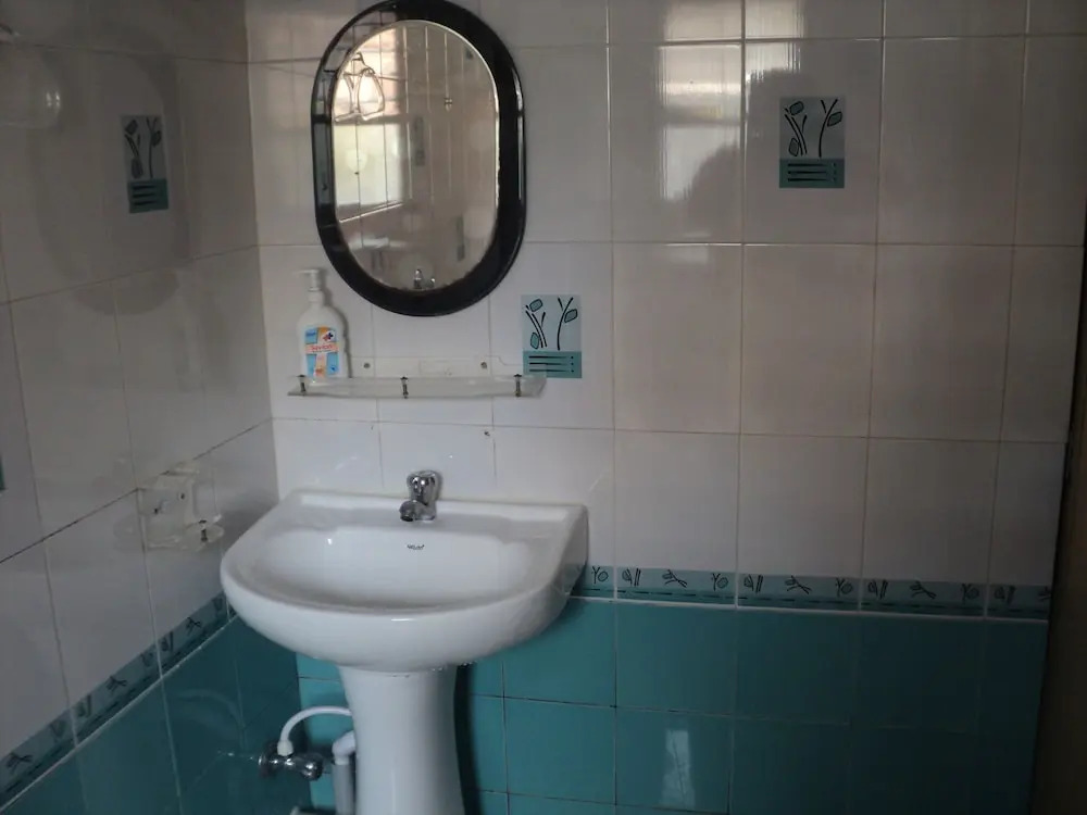 Royal Guest House & Service Apartment