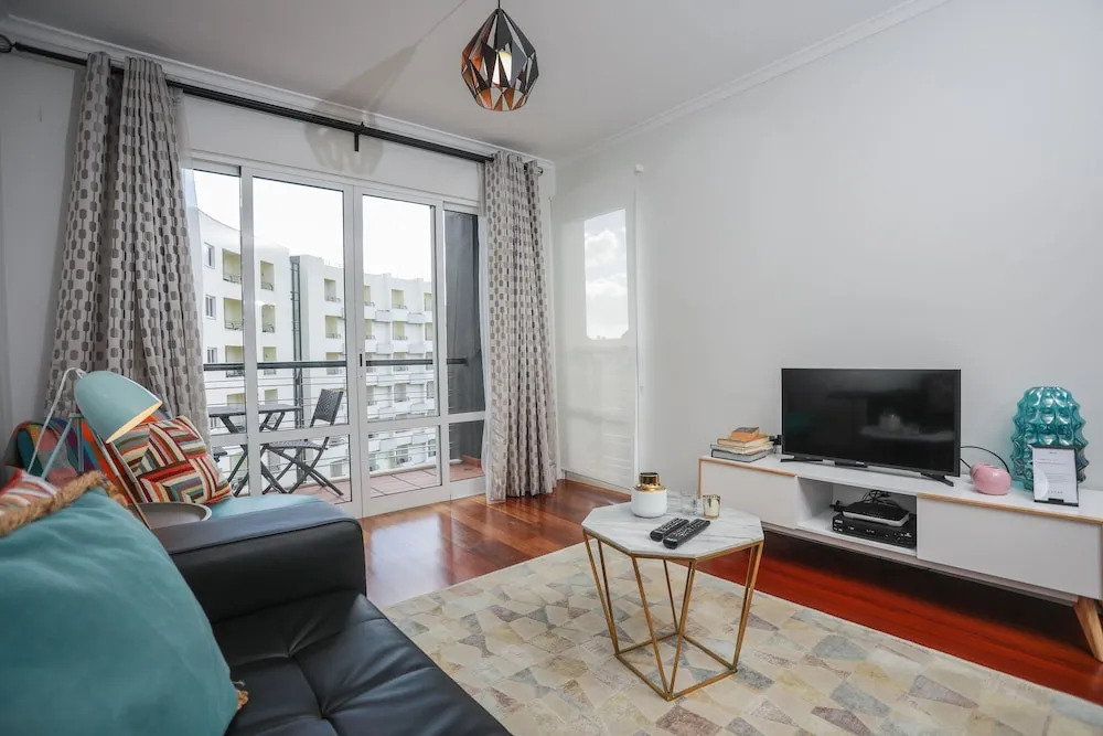 Forum Apartment by HR Madeira