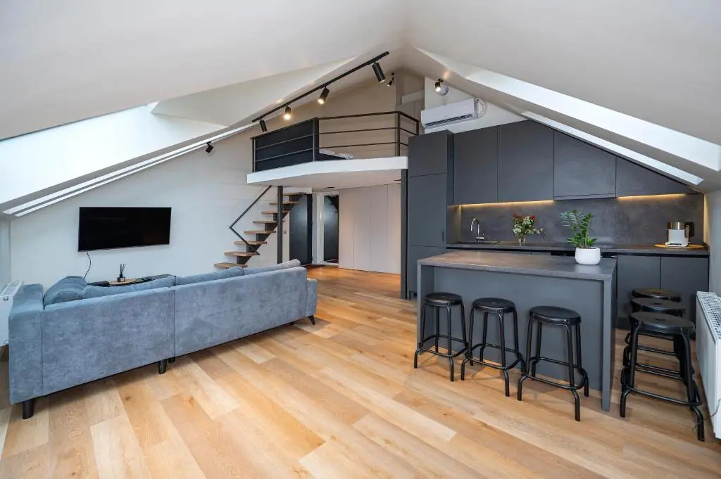 LOFT 1 BD Old Town Apartment by Hostlovers
