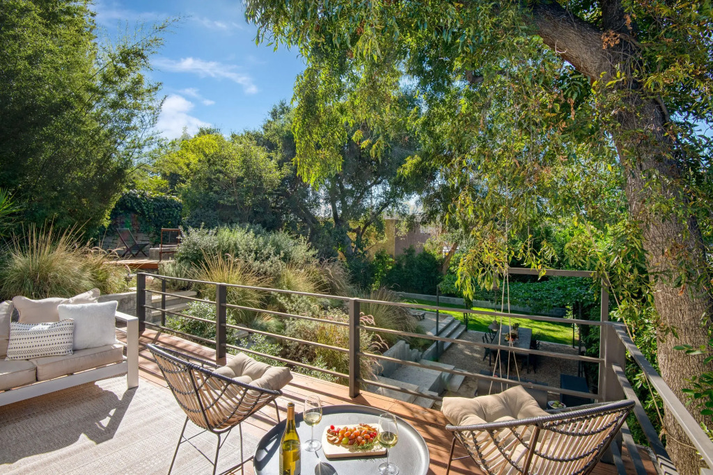 Silver Screen by Avantstay Luxe Backyard Escape