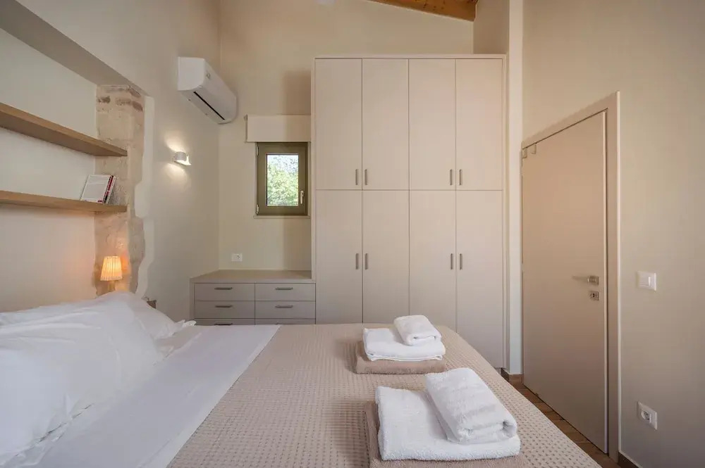 Lithos Residence