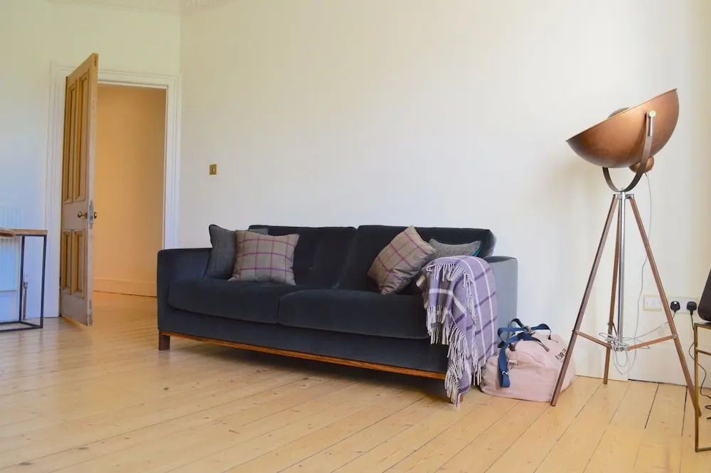 2 Bedroom Flat With Views of Holyrood