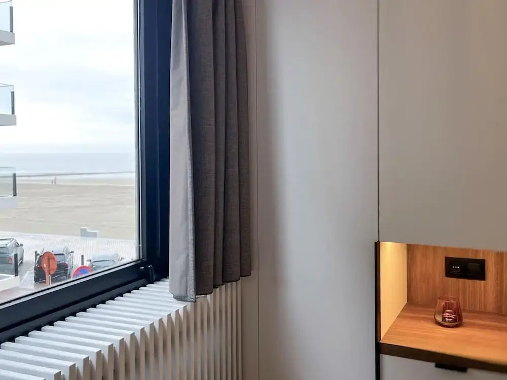 Huswell - Renovated Beachfront Apartment