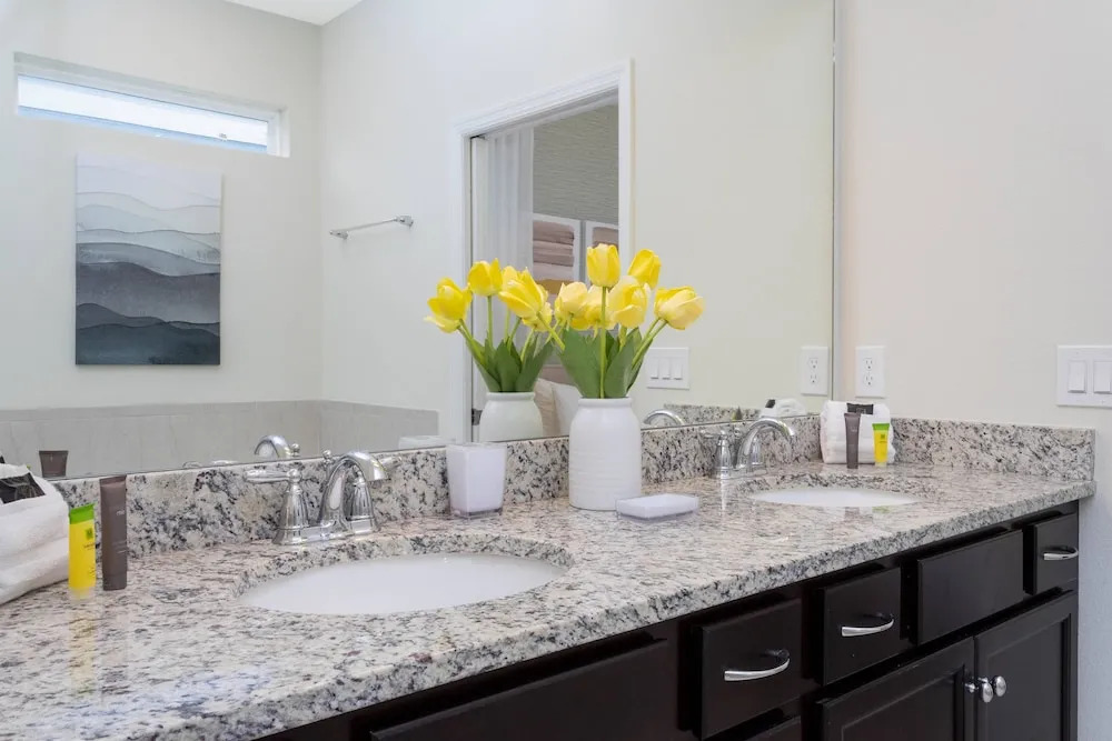 Beautiful 6 Bedroom Home w/ Private Pool and Spa at Windsor Island