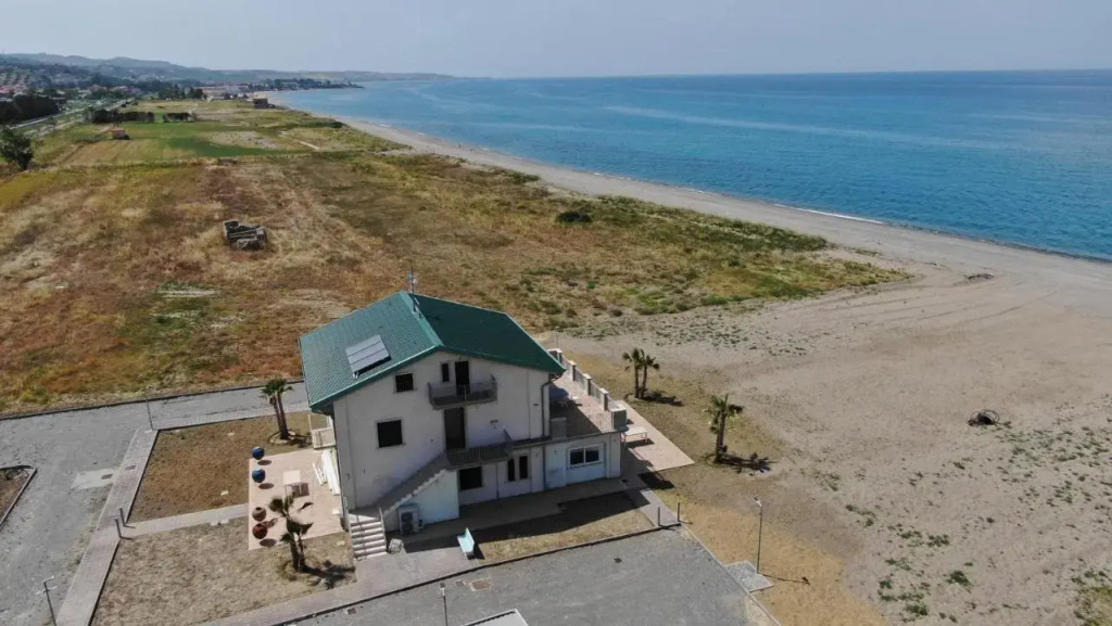 Green House Beach