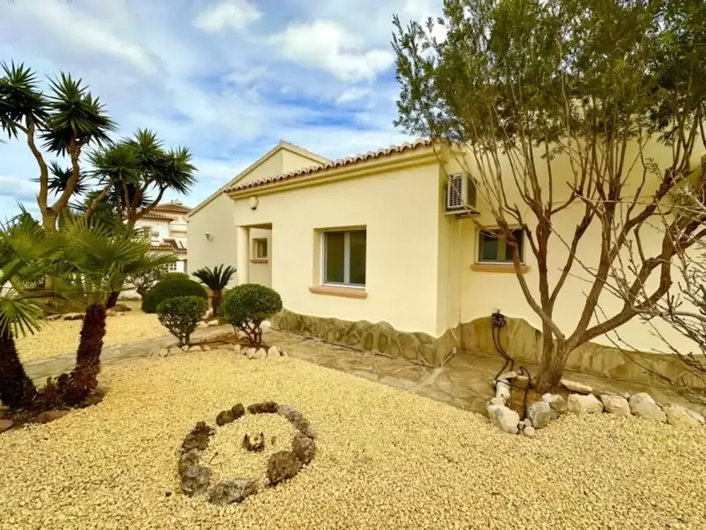Three Bedroom Villa With Private Pool in Moraira