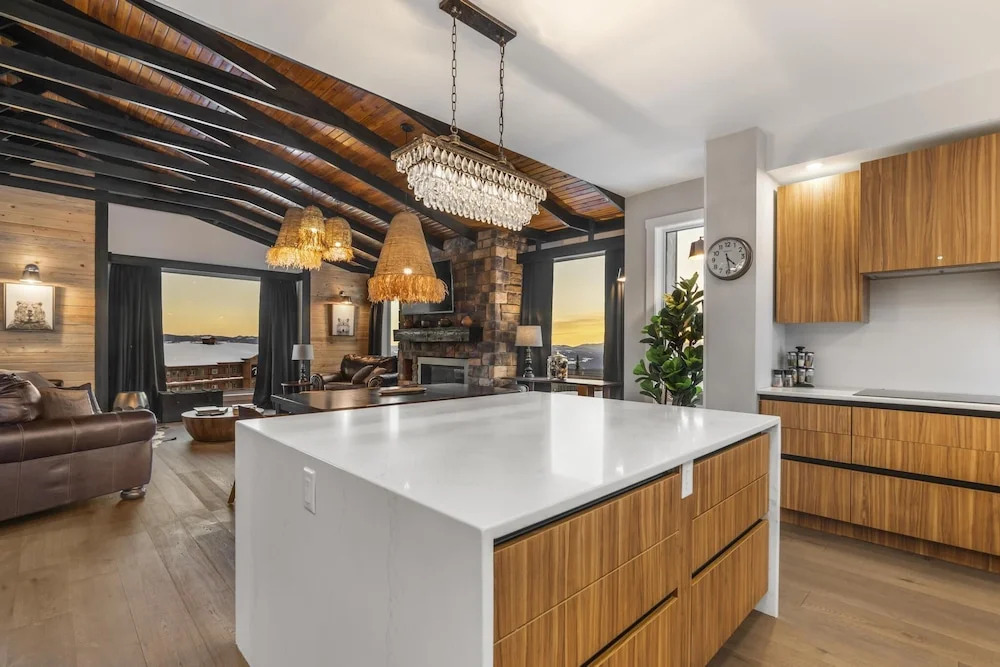 Chalet Monashee - Brand New High-End Property with Amazing Views