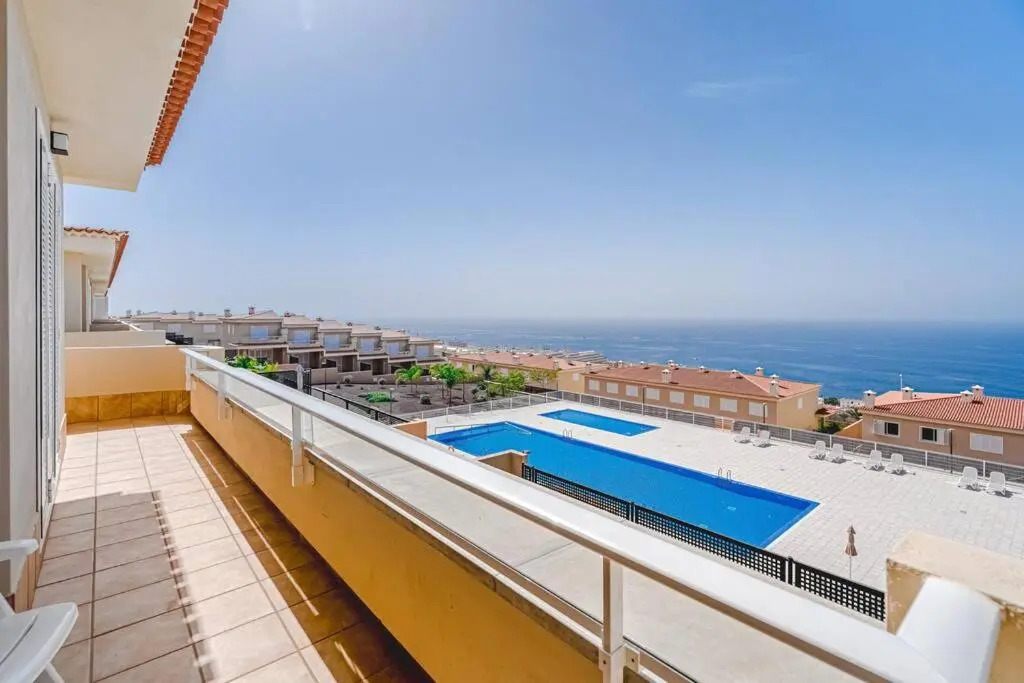 Amazing apartment with sea views PA06
