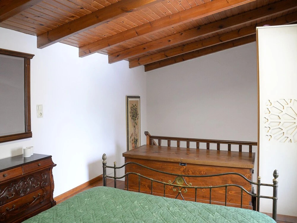 "sifakis Gorgeous Stone House"