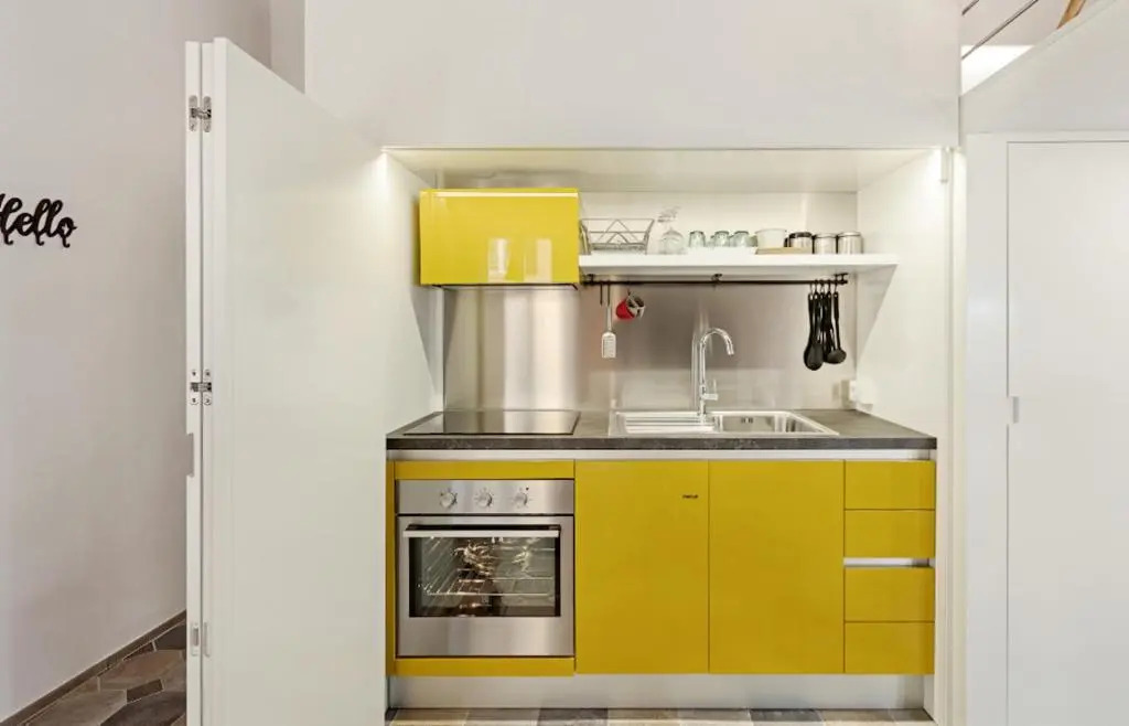 Sleek flat 4 guests 450mt from the Colosseum