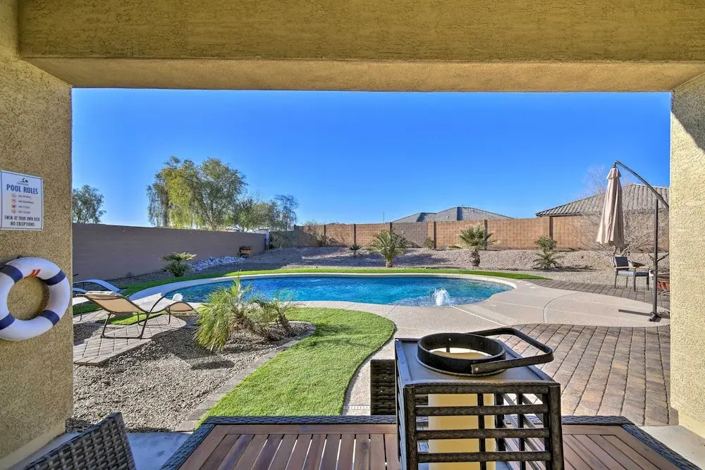 Pool, Fire Pit & Putting Green: Goodyear Retreat!