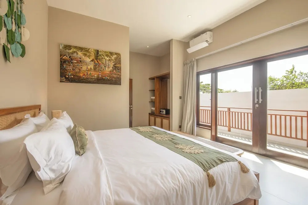 4 Bd Seminyak Retreat + Rice Fields 4mins to Beach