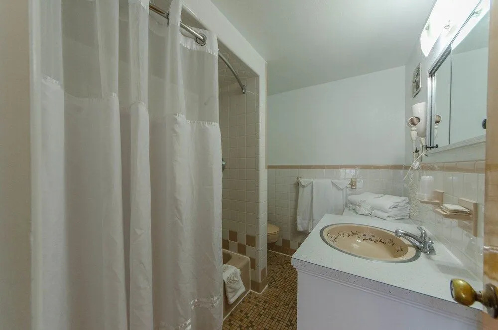Attache Motel