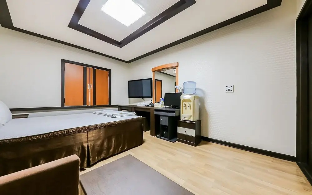 Jecheon The Wall Hotel