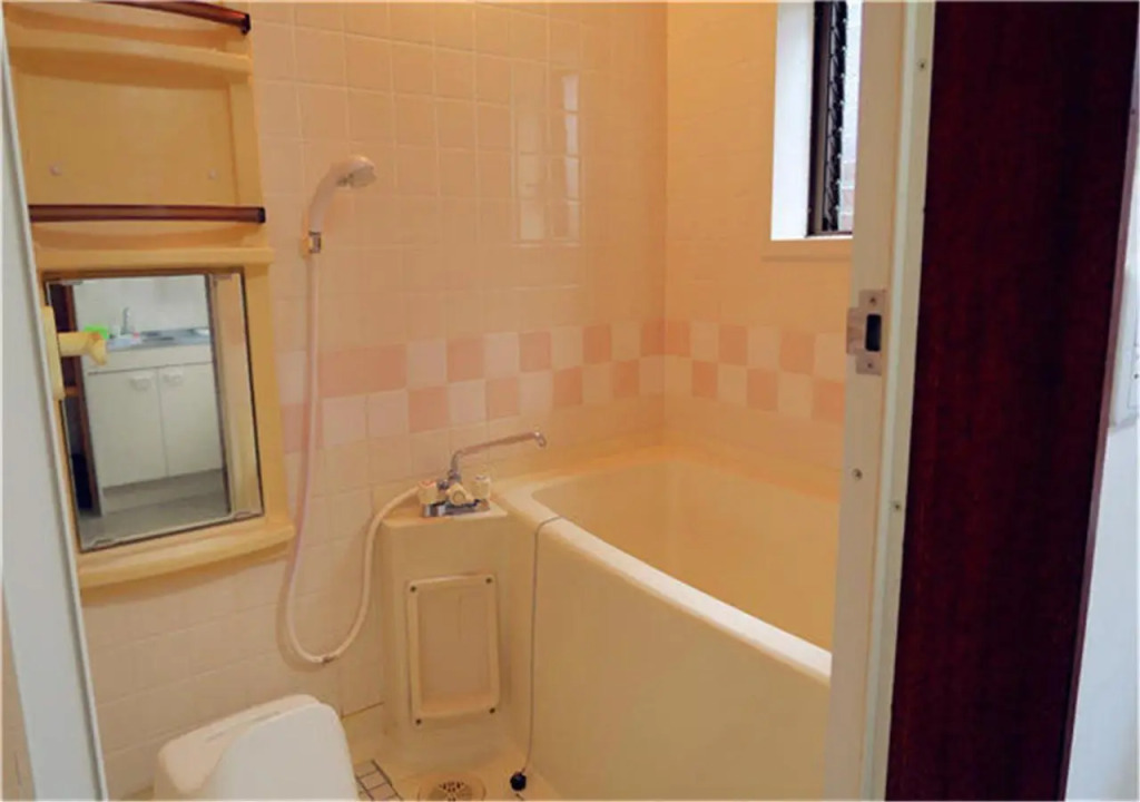 Kiki HouseT --Self Check-in -- Room Number & Password is in the following email