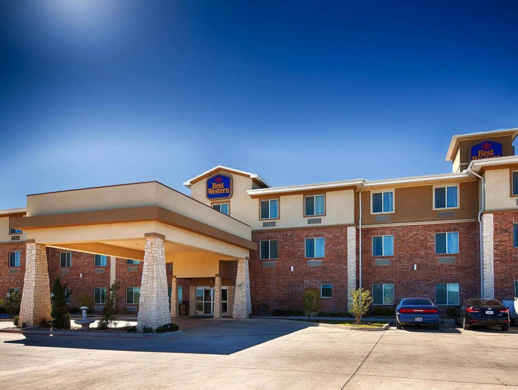 Best Western Plus Bowie Inn & Suites