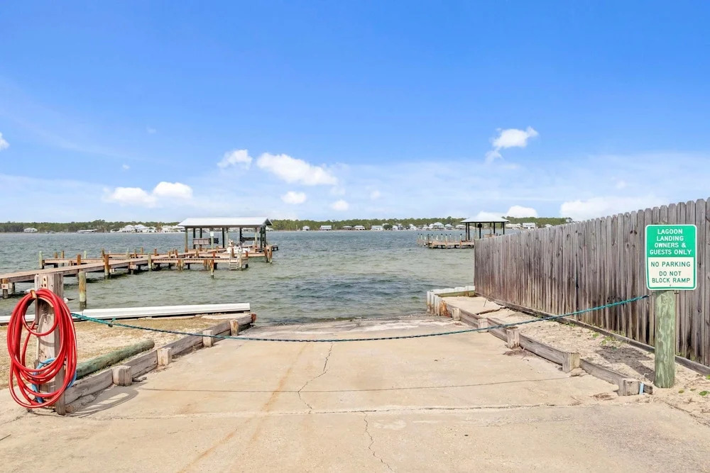 Spacious 3BR 2BA Gulf Views Dock and Boat Launch