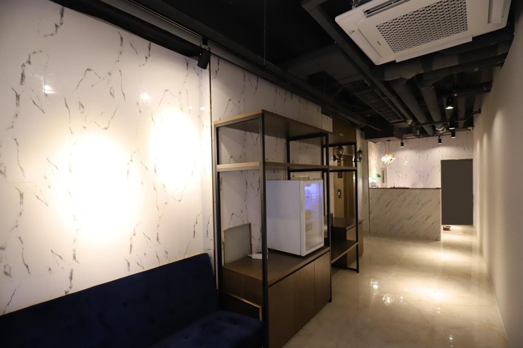 648 Hotel