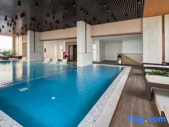 The Kieu Suites with Free Gym and Pool