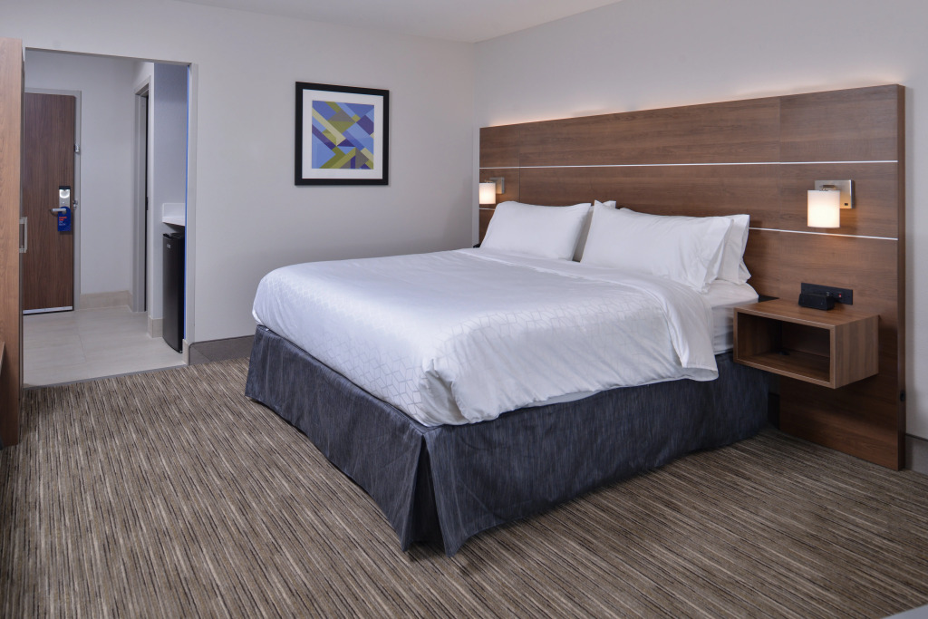 Holiday Inn Express & Suites - Marshalltown by IHG