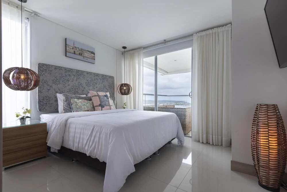 3BR Chic Oceanfront Apartment With Amazing City and Ocean Views