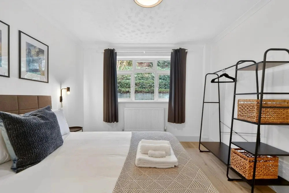 Madeira 2BR Garden Retreat in Bromley With Street Parking