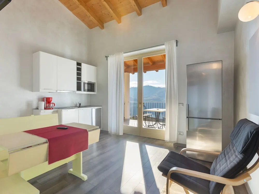 Hill-view Holiday Home in Tremosine With Swimming Pool