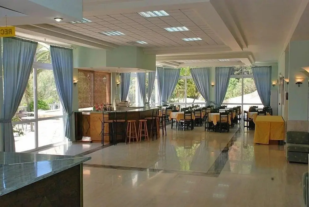 Paramonas Hotel