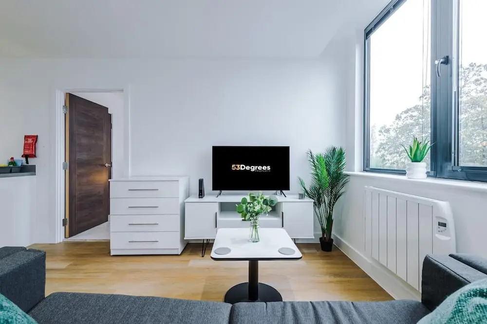 NEW Stylish Apartment Amazing Location Sleeps 4