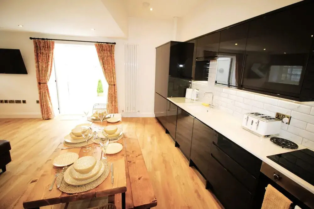Berwick - Very High End - Sleeps 4 -By The Station