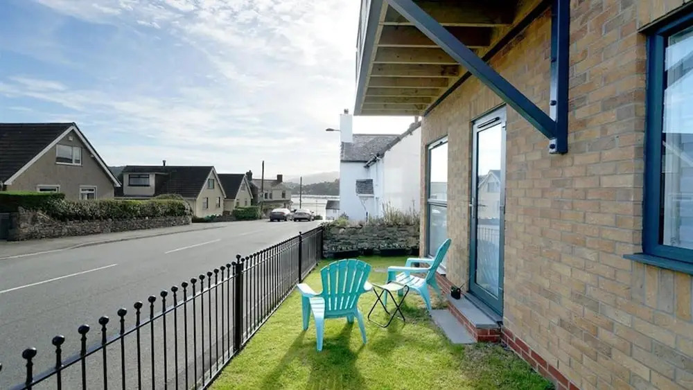 Modern Apartment in Deganwy With Parking