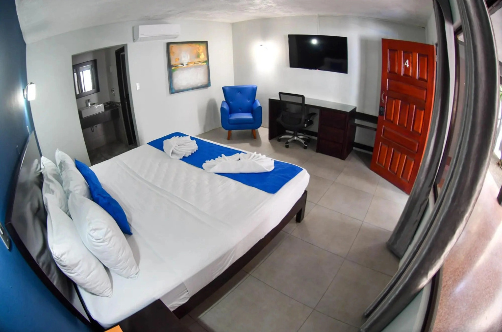 Republik Hotel, Bistro and Disco on Site