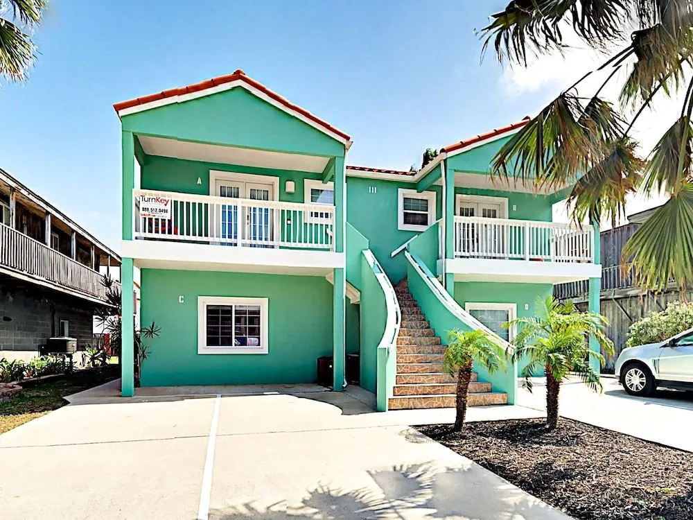 110 E Marlin Condo - 2 Br condo by RedAwning