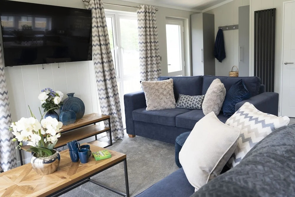 Hollicarrs - Lilypad Lodge