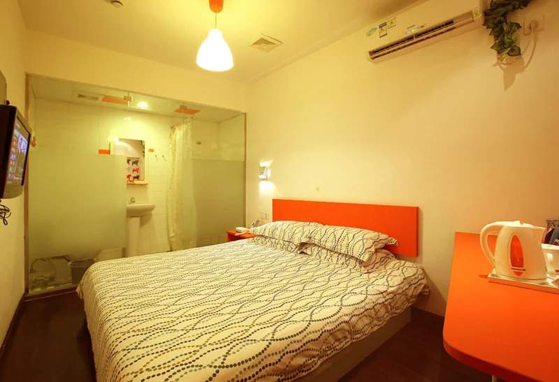 Hangzhou ACG Life Theme Hotel (Daguan Qianjiang Market Branch)