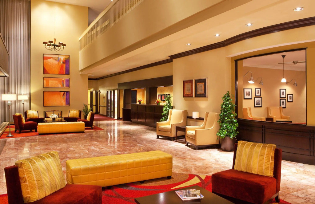 Grand Laurel Hotel