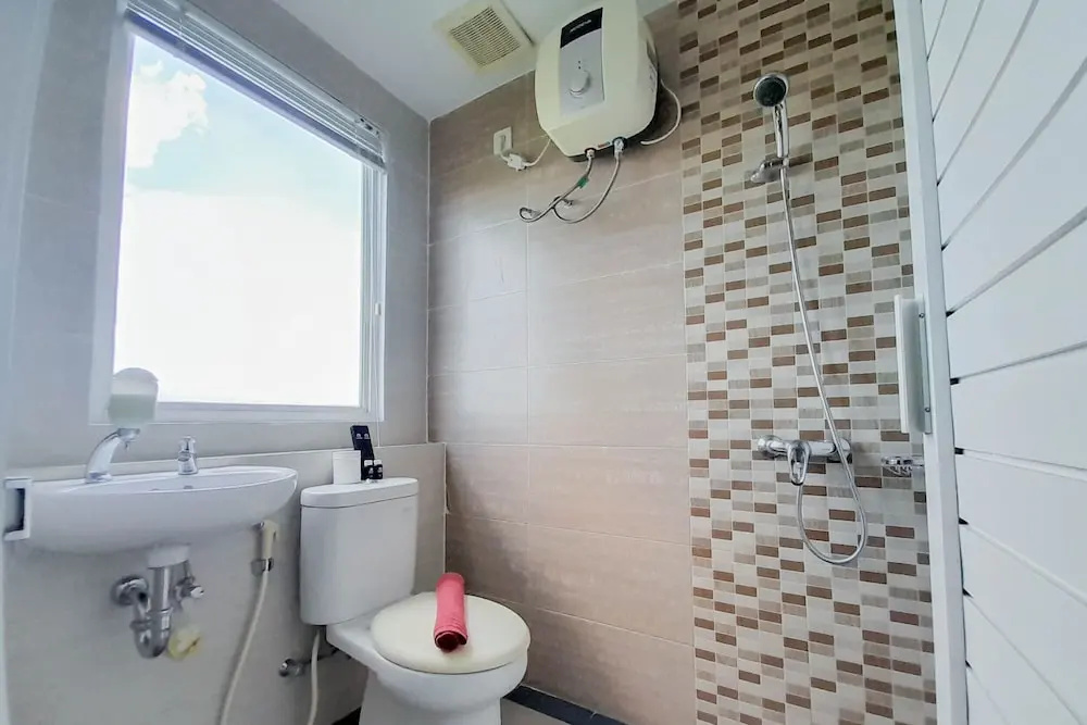 Comfort and Minimalist 1BR at Student Castle Yogyakarta Apartment By Travelio