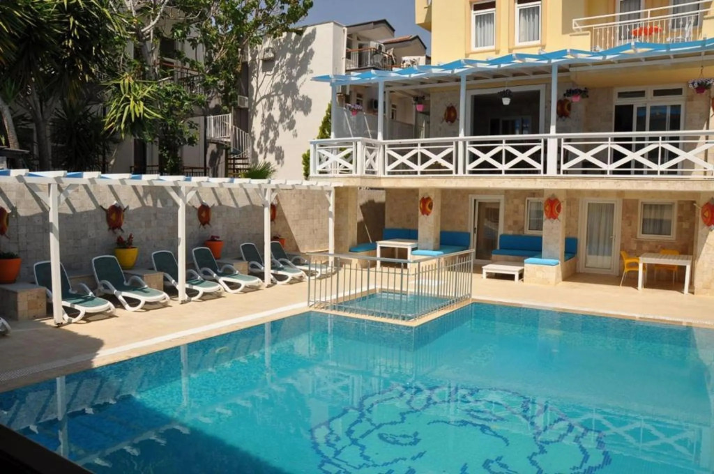 Safari Suit Hotel , Side