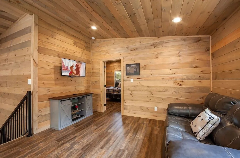 Creekside Manor Too 2 Bedroom Cabin by RedAwning