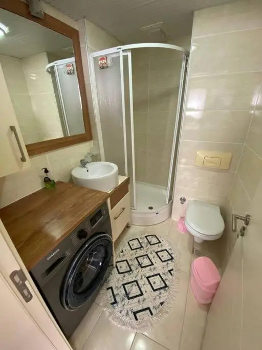 Lovely 3 Bedrooms Luxury APT with pool and Gym