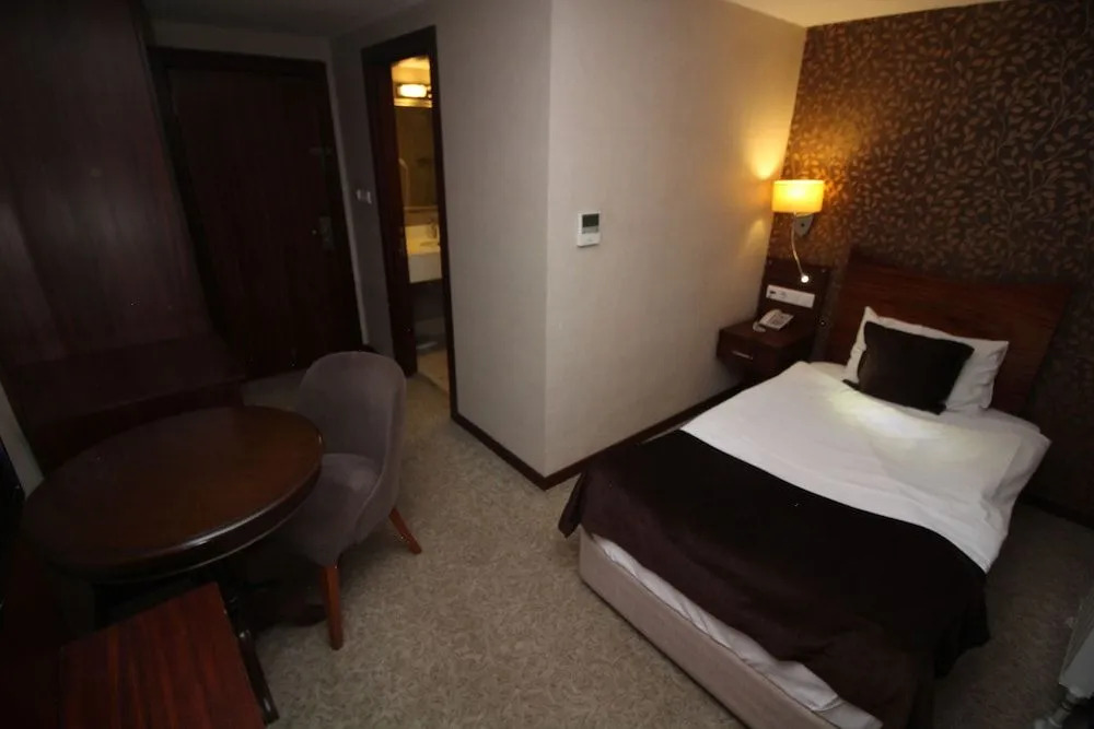 Vali Erdogan Konuk Evi Hitit Otel
