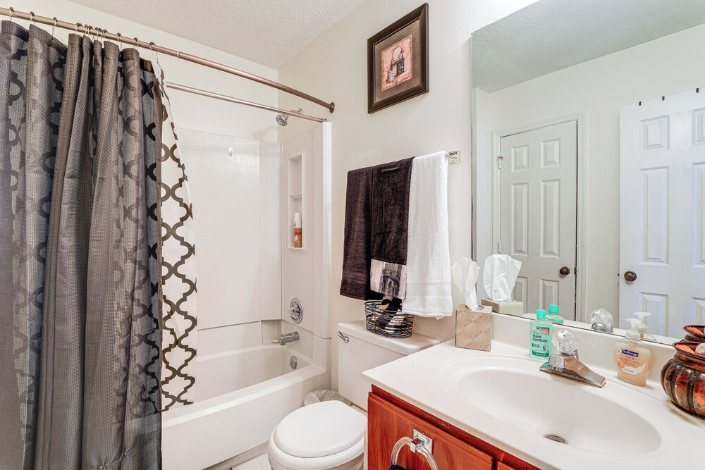 Georgia Townhome - 3 Mi to Stone Mountain Park!